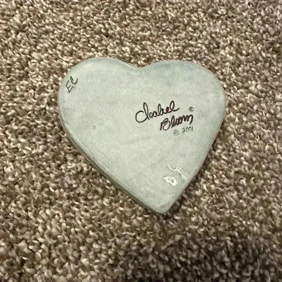 Retired Signed Isabel Bloom cement Teddy Bear heart statue 2001 - Picture 3 of 3